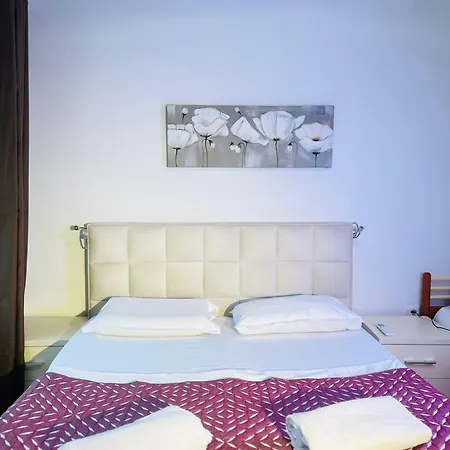 Center בית הארחה