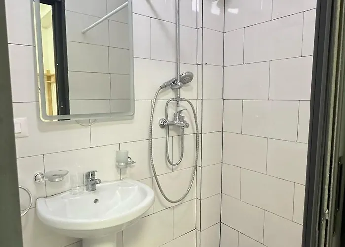 Center בית הארחה 3*