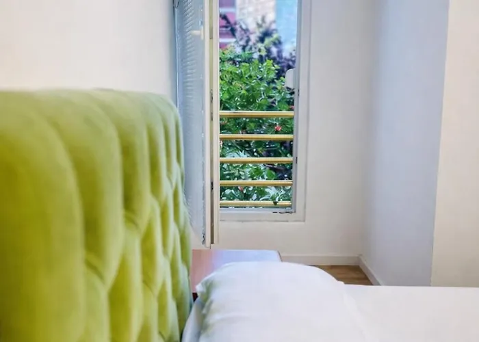 Center בית הארחה טיראנה