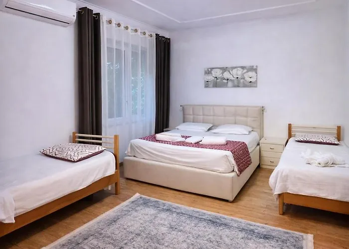 Center בית הארחה