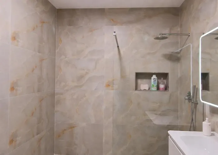 Center בית הארחה 3*